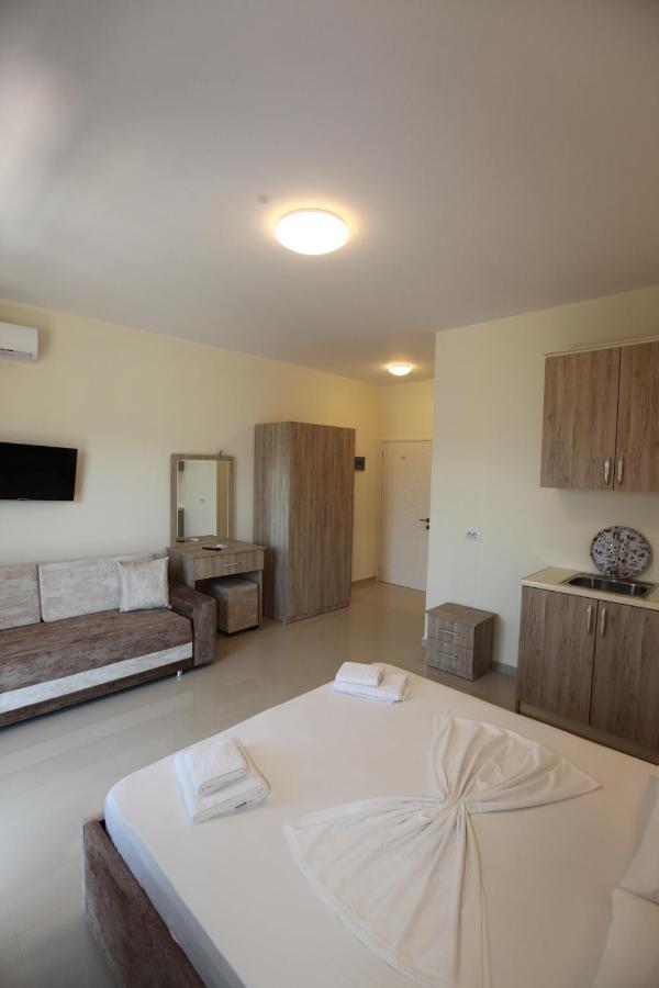 Hotel Golden Εξαμίλιο Εξωτερικό φωτογραφία