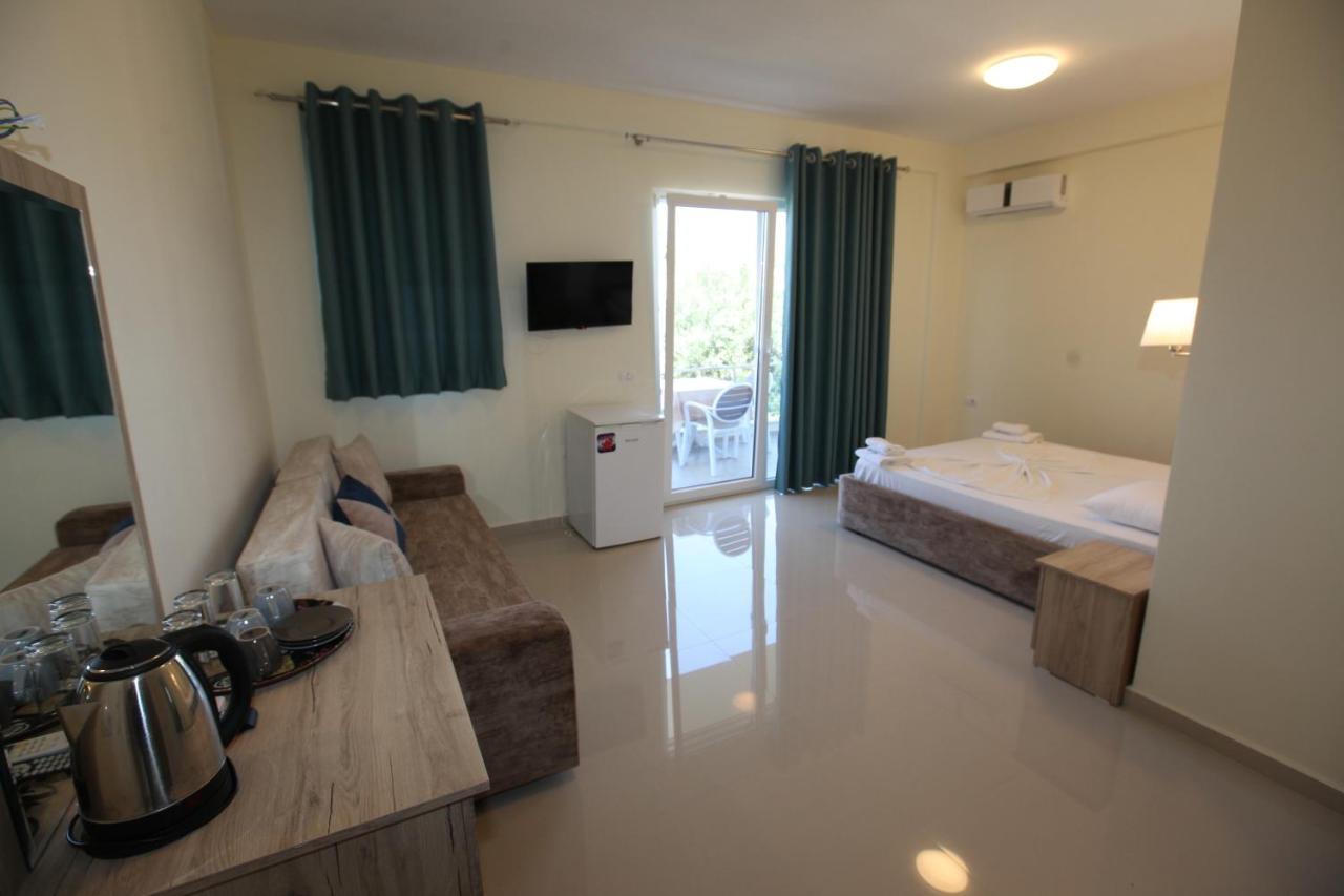 Hotel Golden Εξαμίλιο Εξωτερικό φωτογραφία