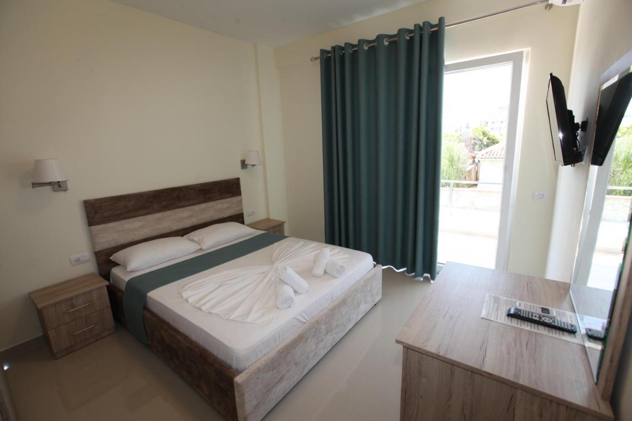 Hotel Golden Εξαμίλιο Εξωτερικό φωτογραφία